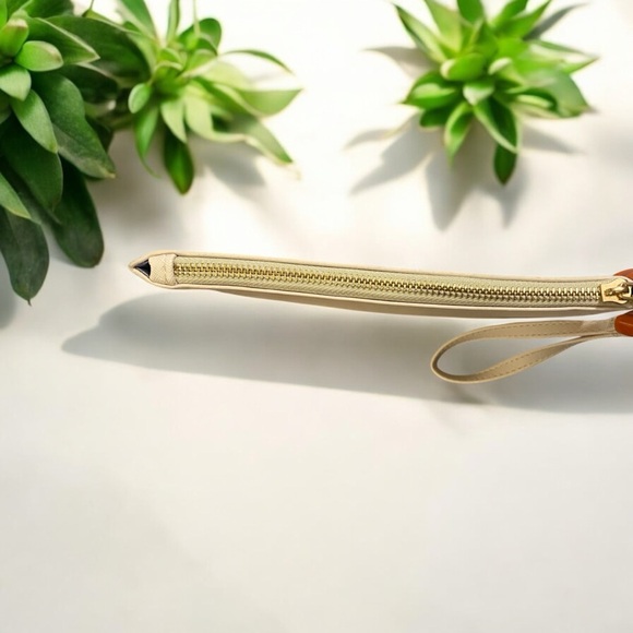 Blush Pink Mrs. Wristlet - Picture 5 of 7